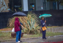 Lluvias hunden las ventas de comerciantes ambulantes en Tijuana; reportan pérdidas de hasta el 80%