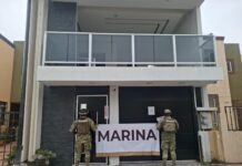 Detienen a cinco personas y aseguran armas y presunta droga en dos cateos federales en Tijuana