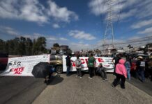 Más de cinco horas de bloqueo de la CNTE en la carretera libre Tijuana-Tecate desata colapso vial