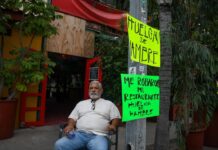 Fundador de la «Casa del Mole» inicia huelga de hambre por presunto despojo de sus restaurantes en la región