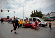 Choque entre ambulancia de Cruz Roja y automóvil deja cuatro lesionados en El Florido, Tijuana