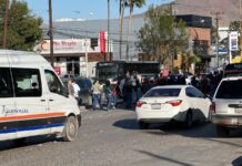 “No te vayas a enfermar, no tenemos material”: trabajadores del IMSS protestan en Tijuana por falta de insumos y mejores condiciones laborales